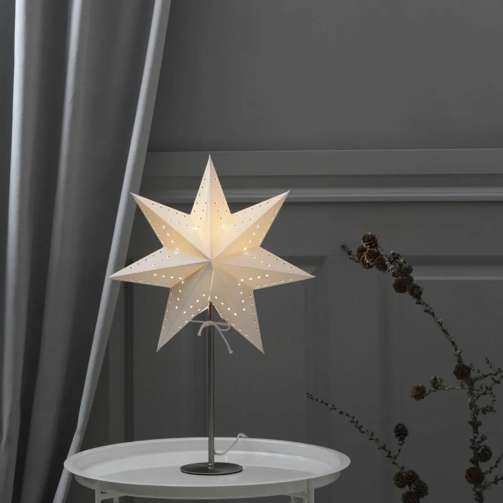 Adventsstjärna på Fot Star Trading Bobo