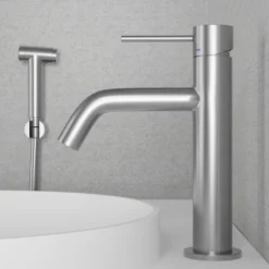 Tvättställsblandare Scandtap Steel Voyage Medium med Sidodusch